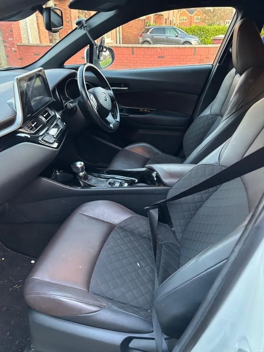 2018 Toyota C-hr SOL - Image 3