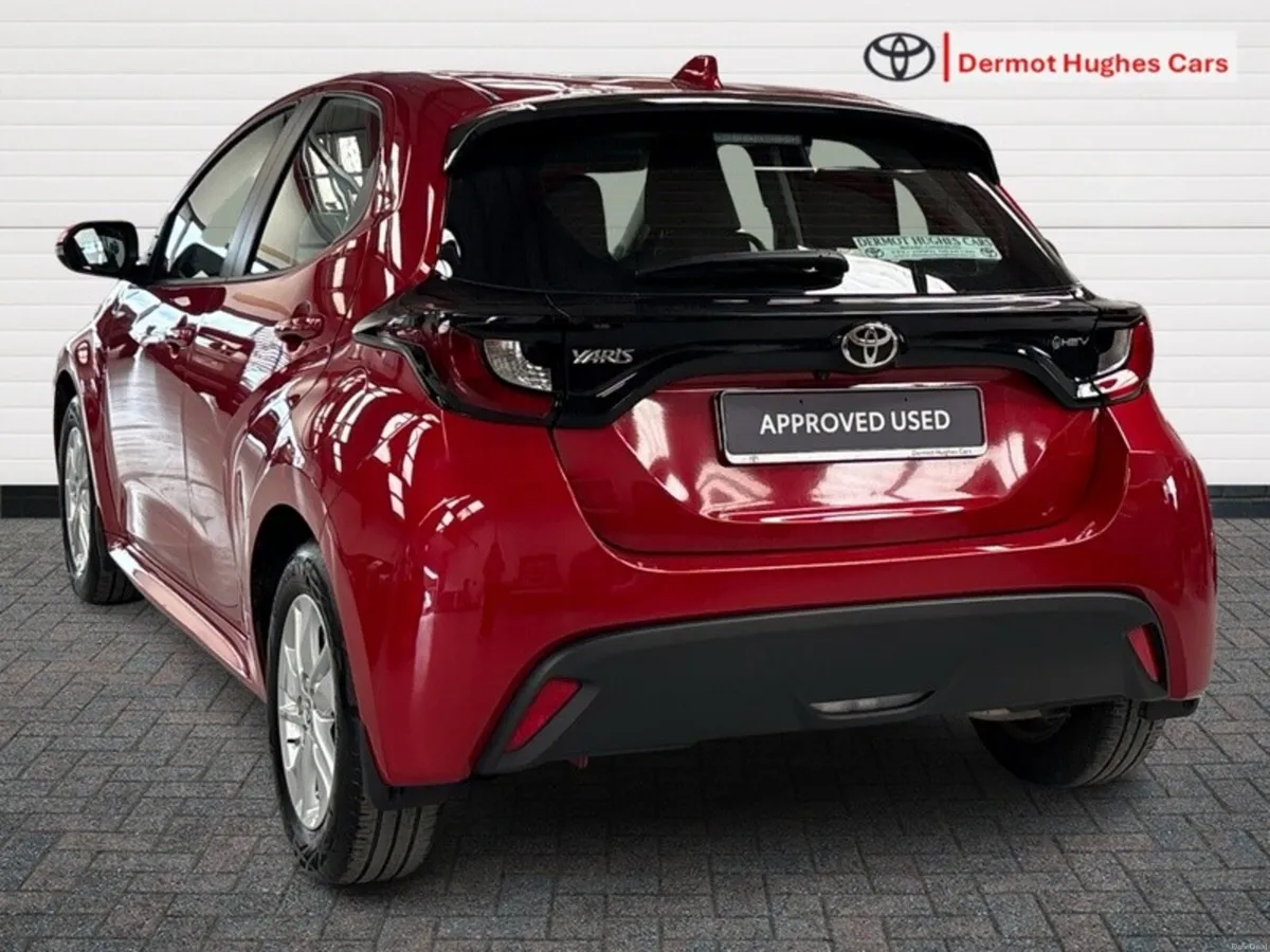 Toyota Yaris HYBRID LUNA AUTO - Image 2