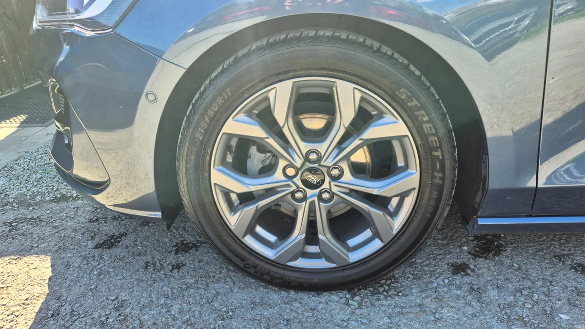 Ford Focus 2022 - Image 4