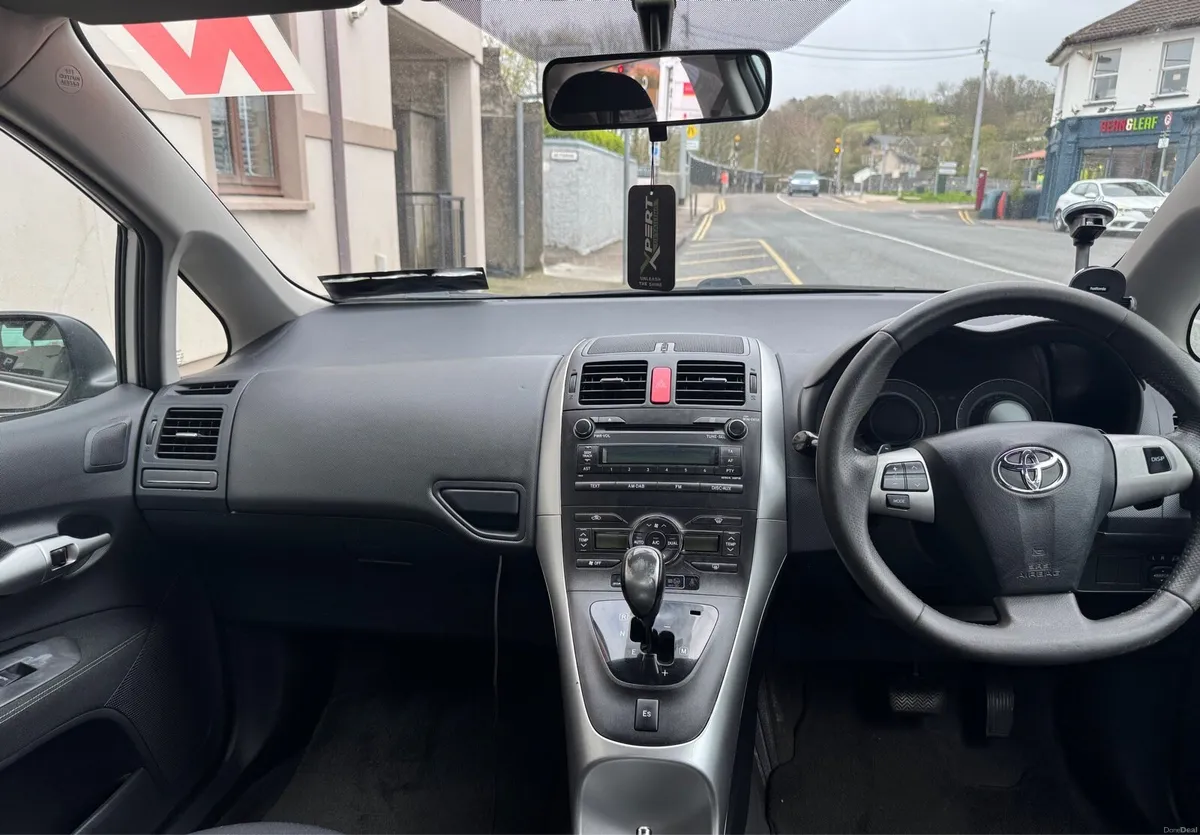 Toyota AURIS 2010 1.4 Diesel Automatic - Image 3