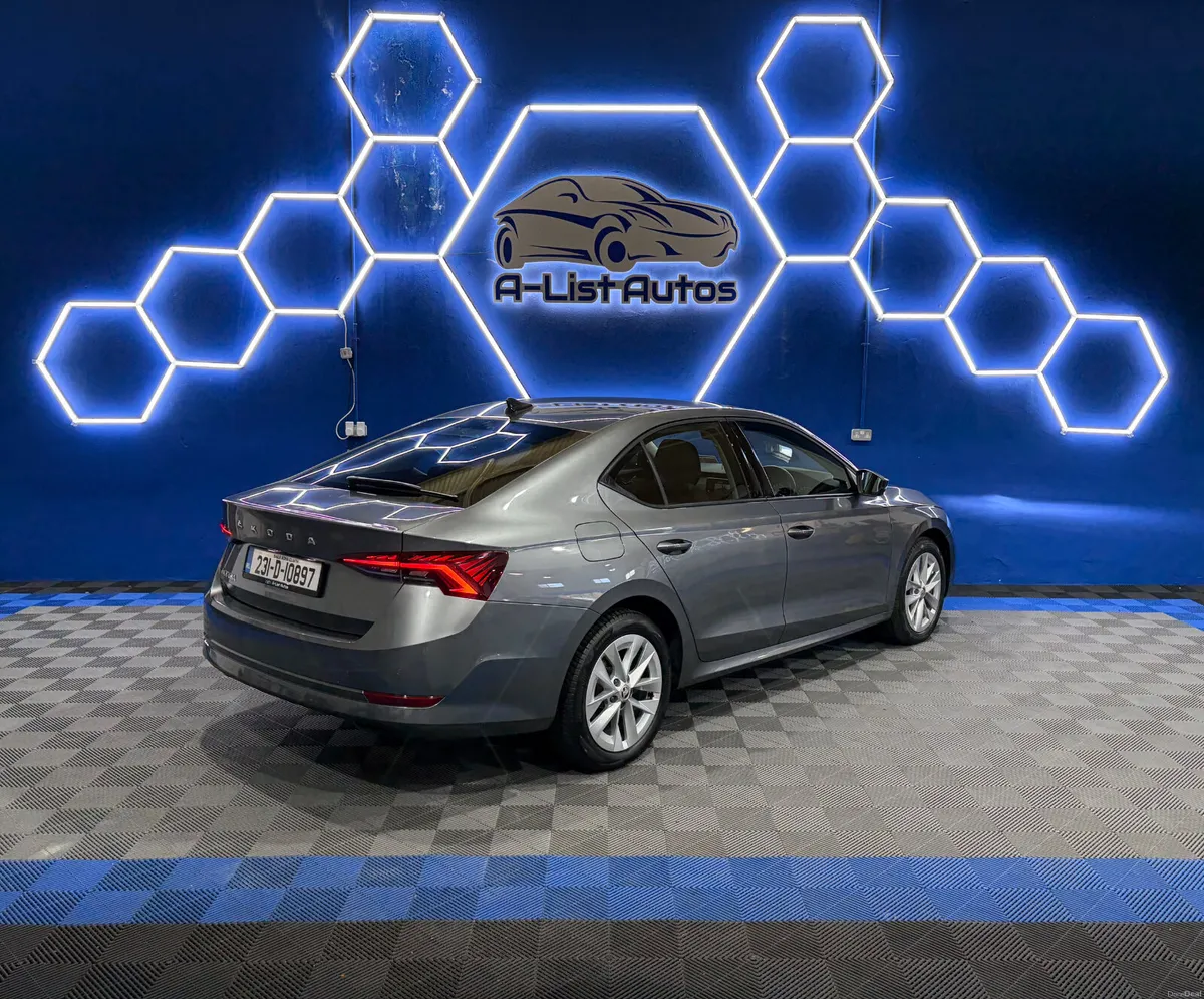 Skoda Octavia 2.0TDI DSG AMB / FINANCE AVAILABLE - Image 3