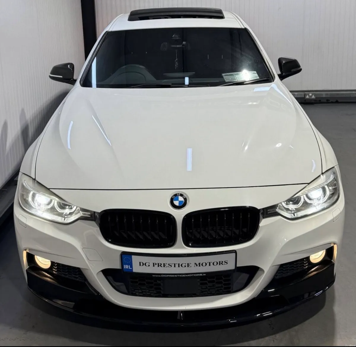 BMW 320d - Image 1