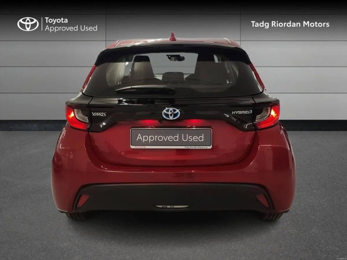 Toyota Yaris HYBRID LUNA - Image 4