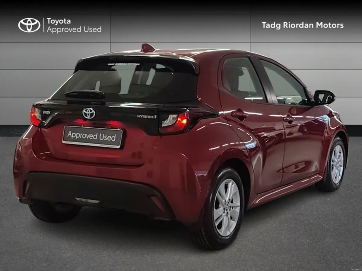 Toyota Yaris HYBRID LUNA - Image 2