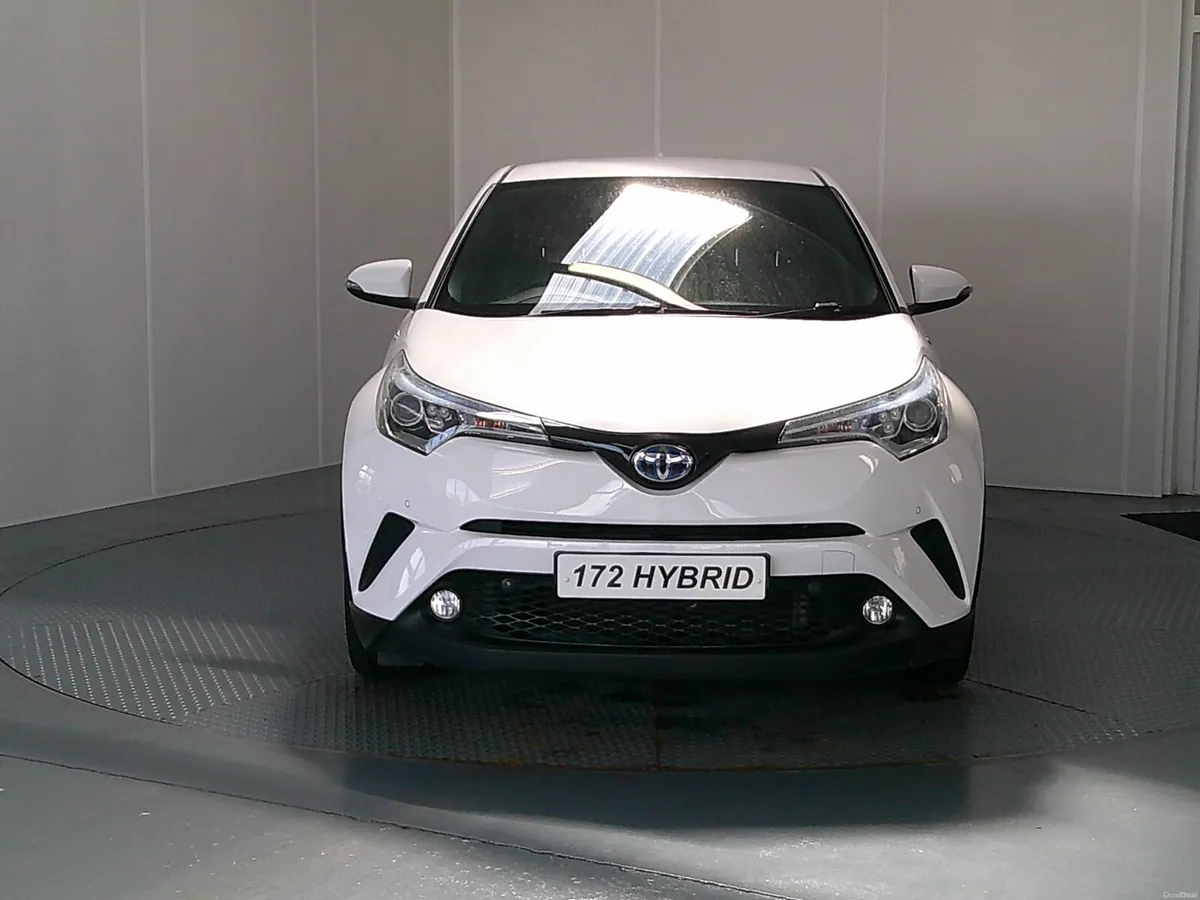Toyota C-HR 2017 - Image 2