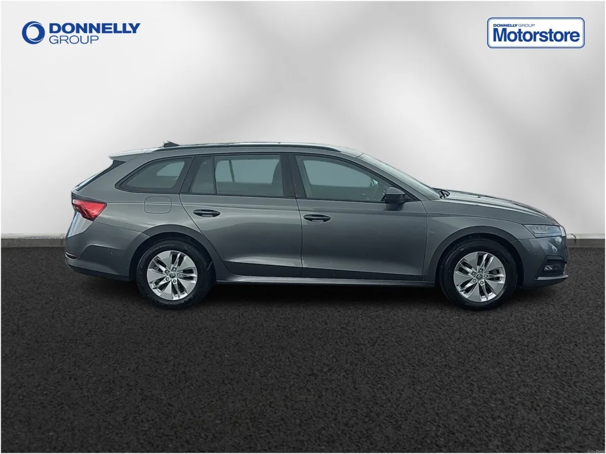 Skoda OCTAVIA Diesel Estate SE Technology - Image 3