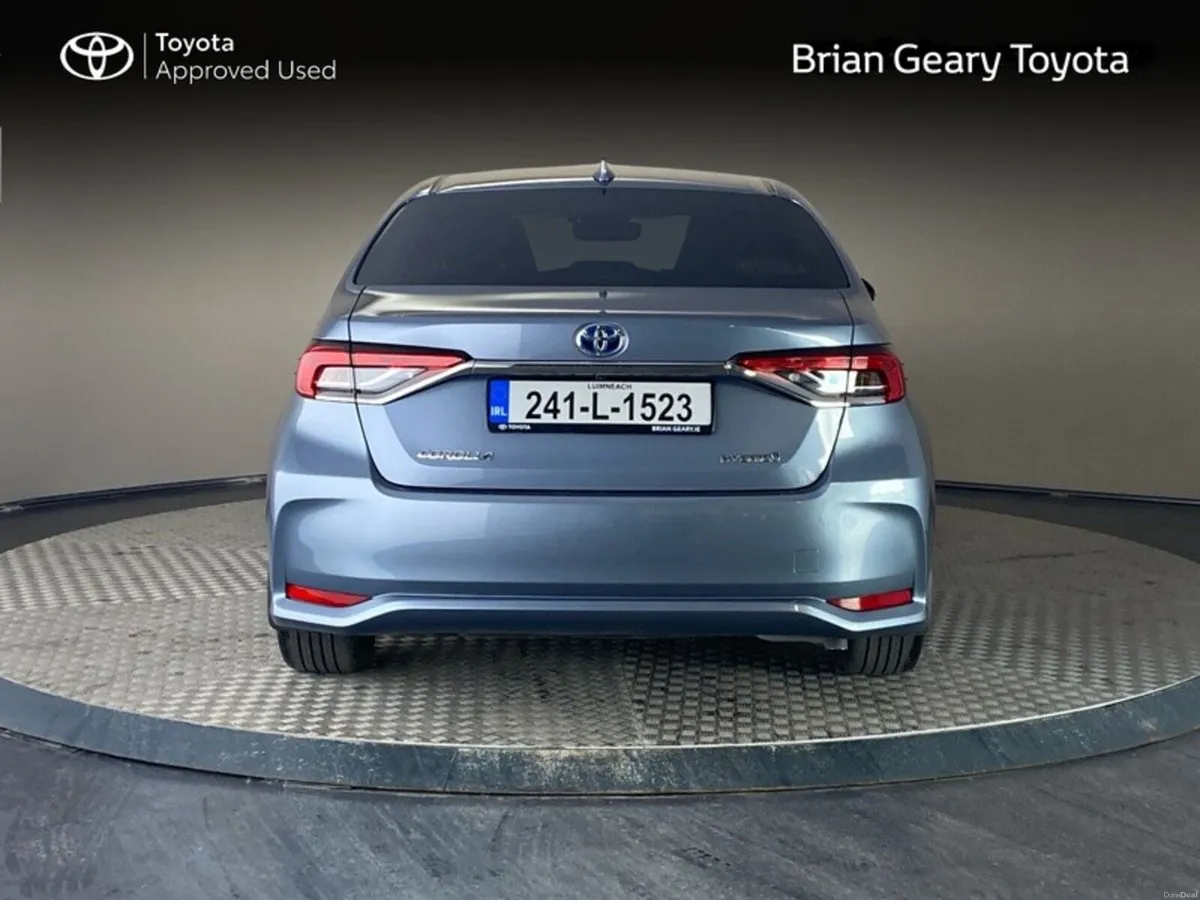 Toyota Corolla HYBRID LUNA SPORT SALOON - Image 4