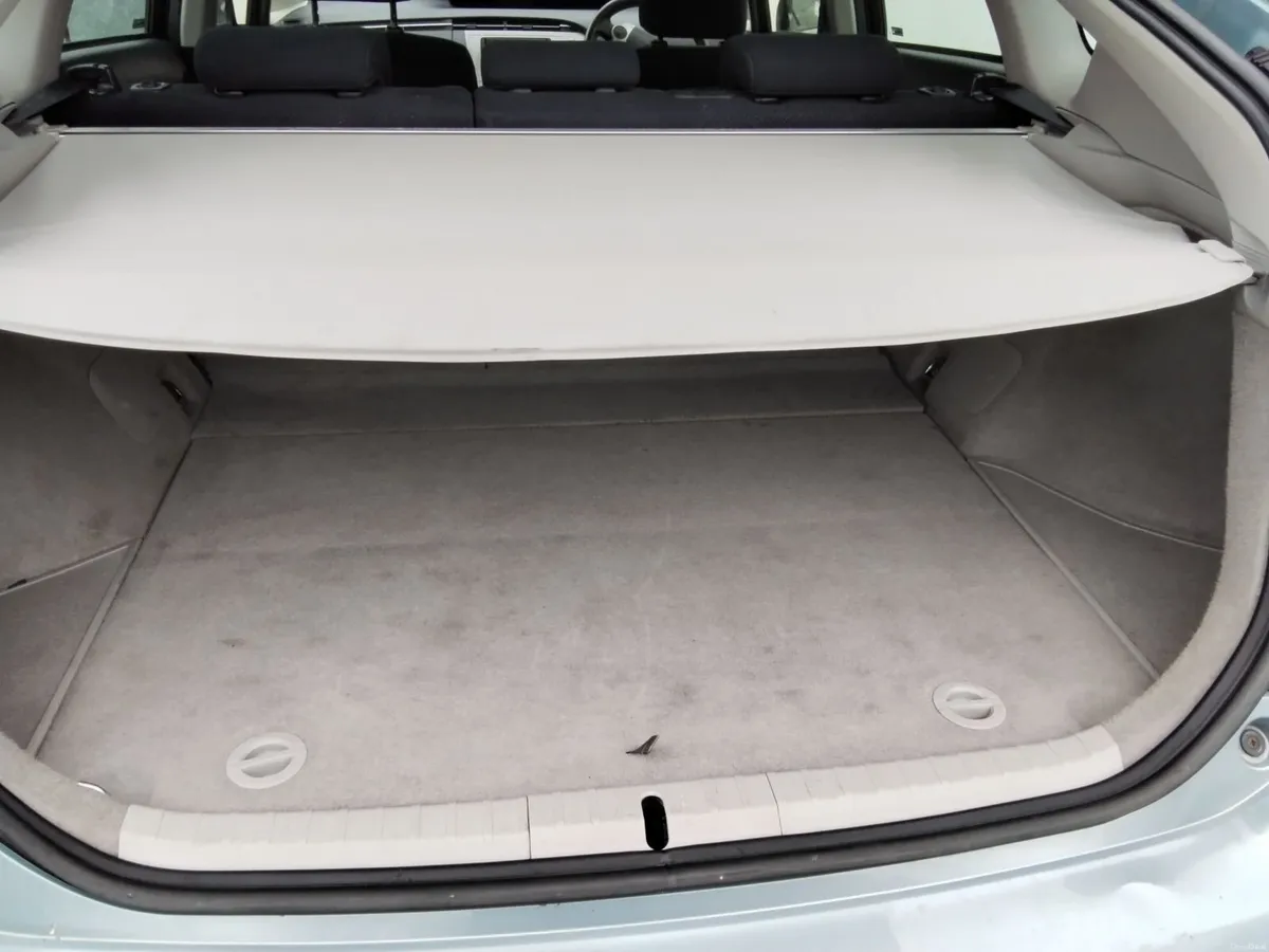 Toyota Prius 2014 - Image 2