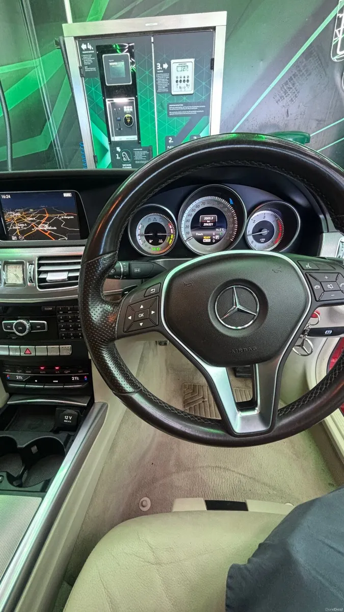 Mercedes-Benz E-Class 2013 - Image 2