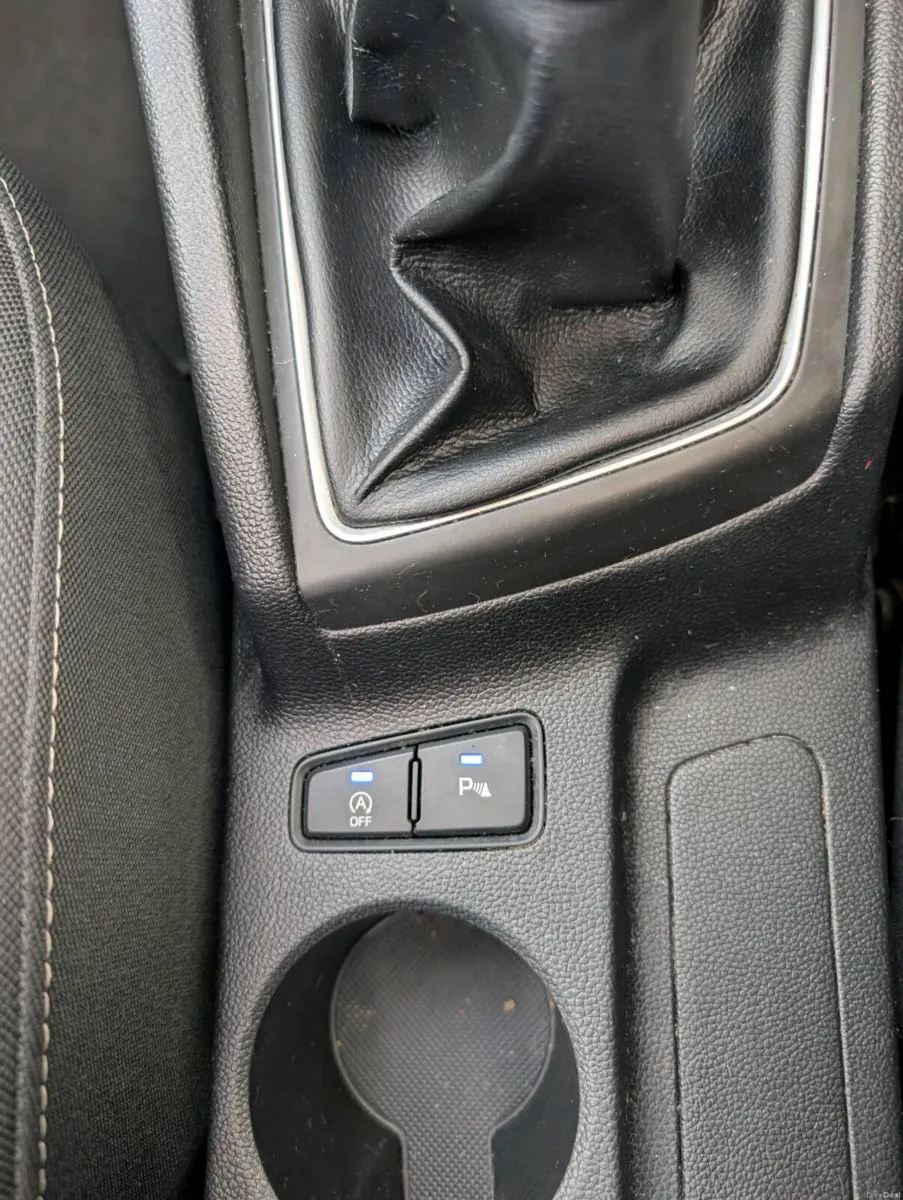 Hyundai i20 premium 1 owner - Image 2