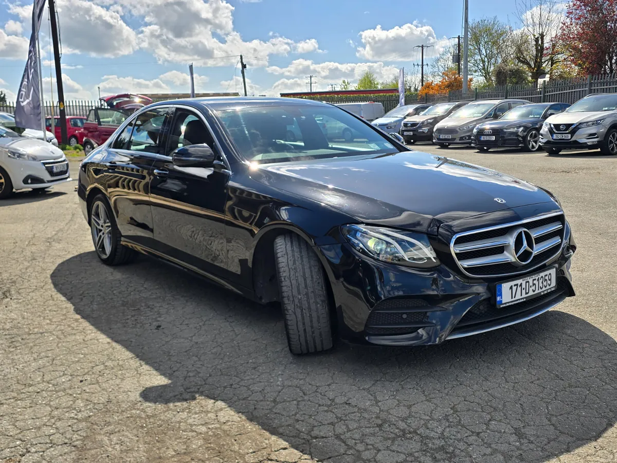 171 MERCEDES BENZ E220 *AMG LINE* - Image 2