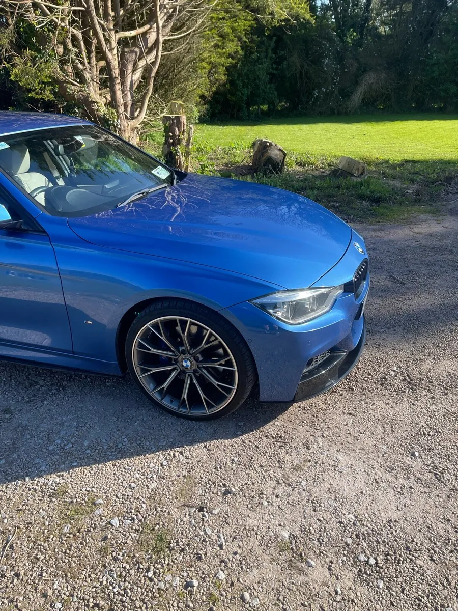 2018(181) BMW 330e M-Sport - Image 3
