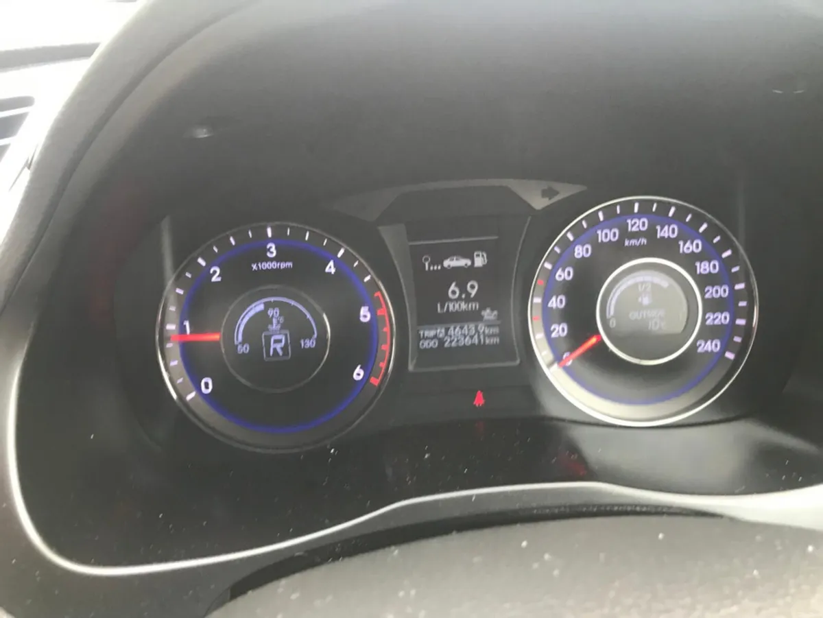 Hyundai i40 AUTOMATIC 4DR AUTO 1.7D - Image 3