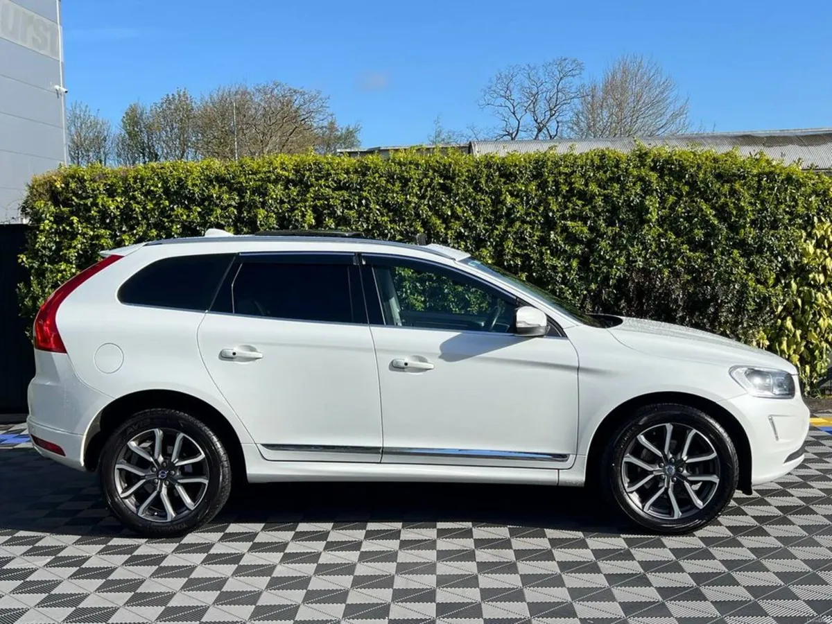 Volvo XC60 D4 CLASSIC 2.0 D // TILT & SLIDE PAN RO - Image 3