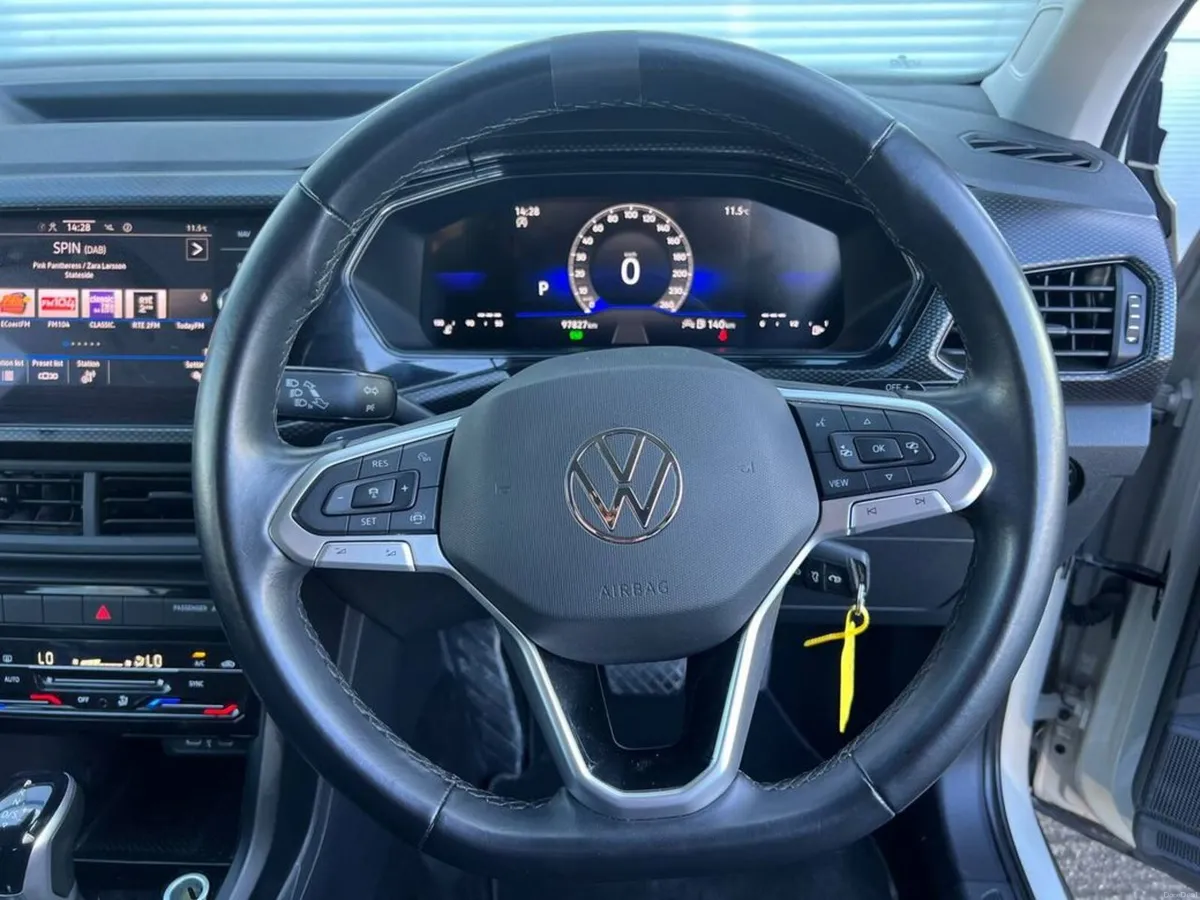 Volkswagen T-Cross LIFE 1.0 TSI // APPLE CARPLAY/A - Image 4