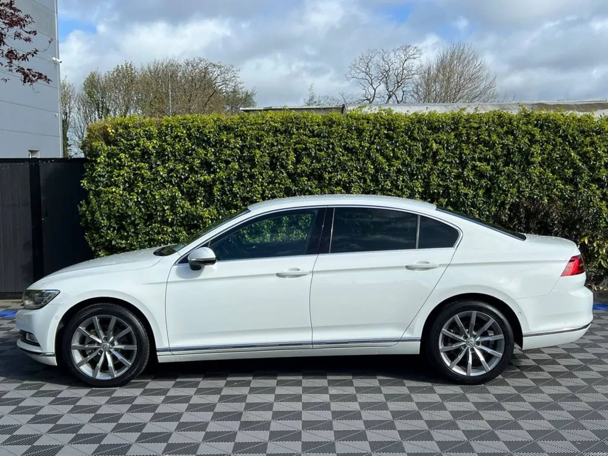 Volkswagen Passat HIGHLINE 2.0 TDI AUTO // DRIVER - Image 3
