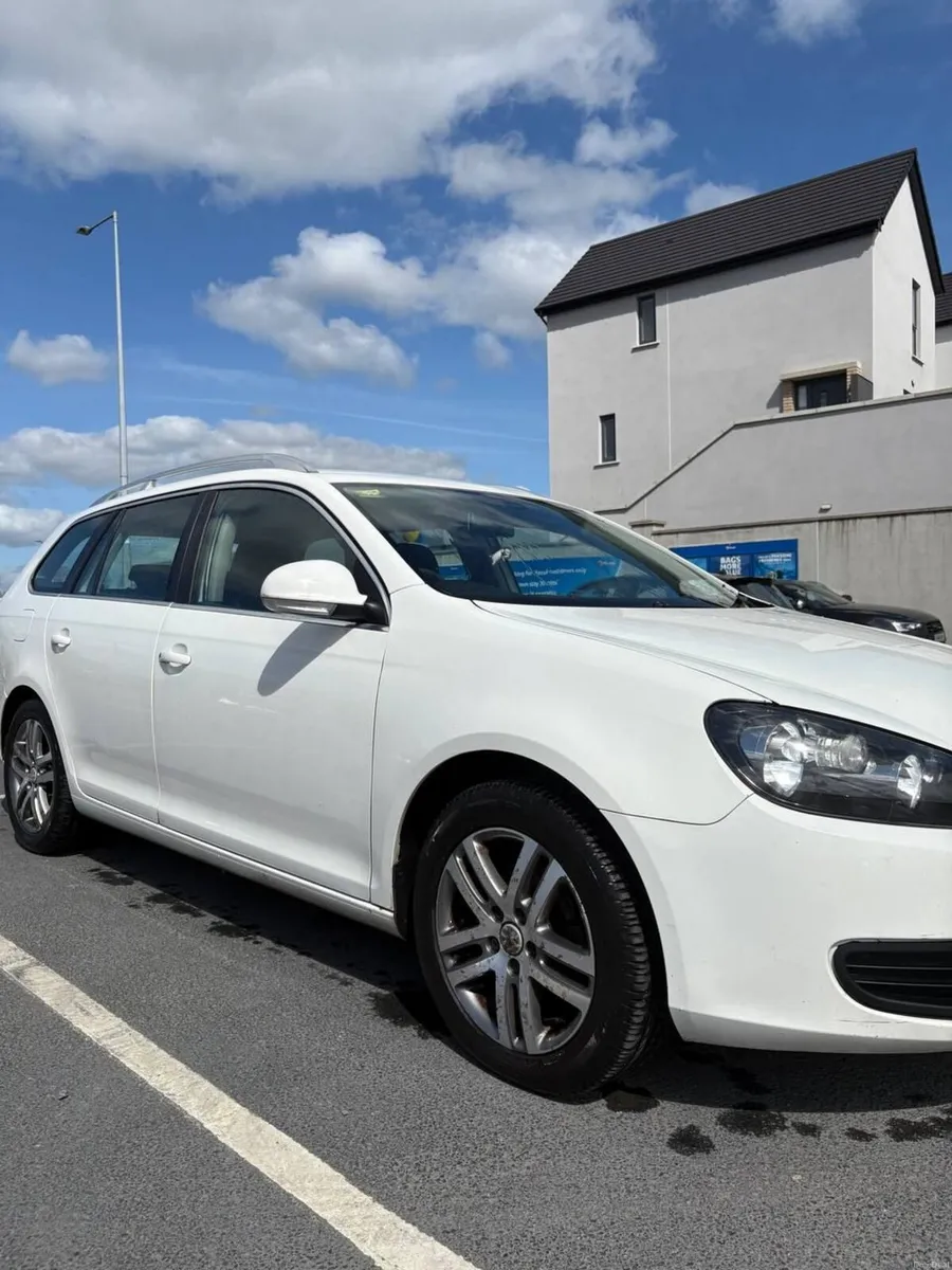 Volkswagen Golf 2011 - Image 1