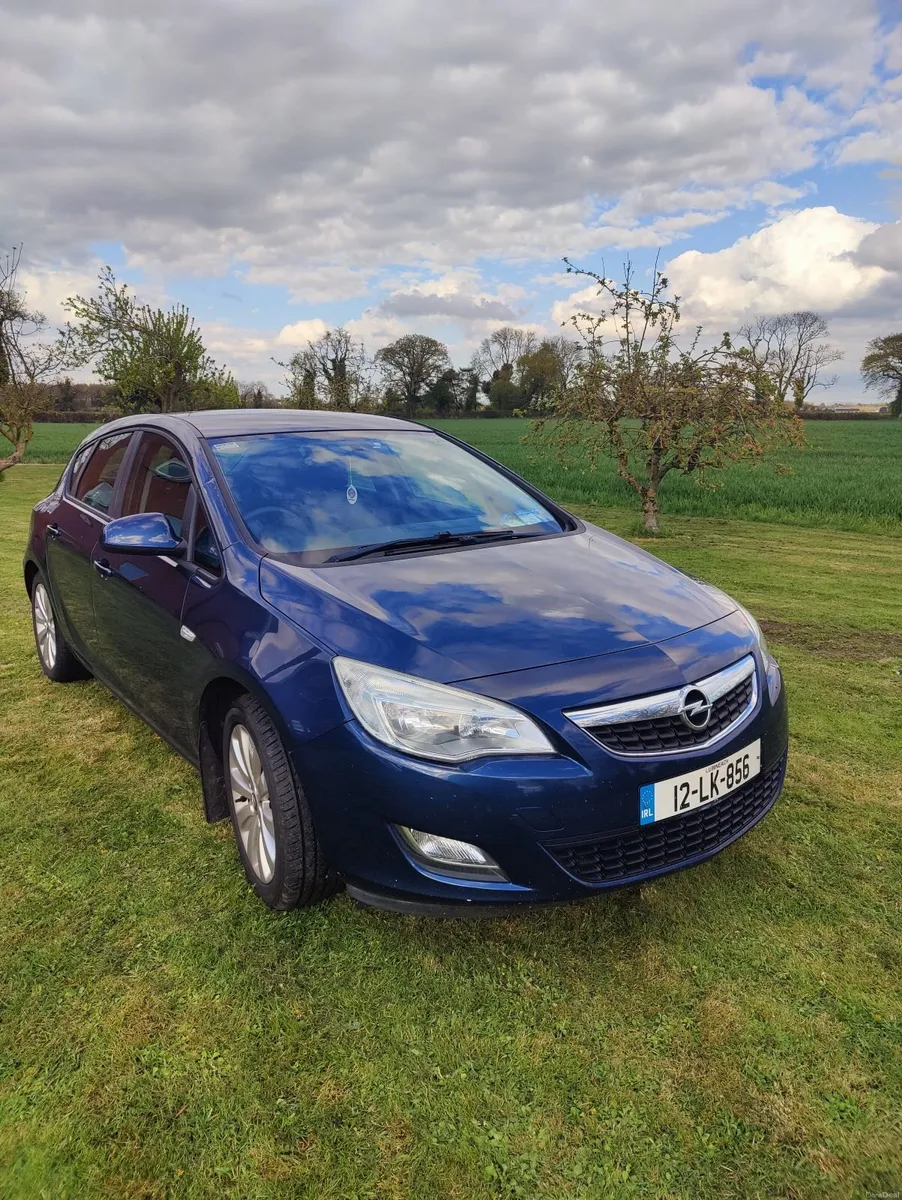 Opel Astra 2012 - Image 1