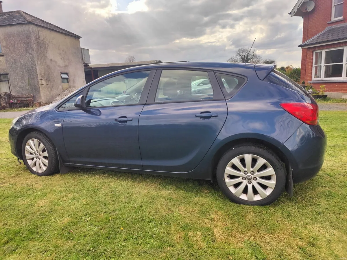 Opel Astra 2012 - Image 4