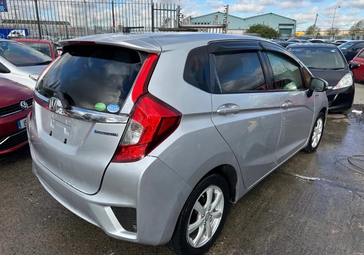 2015 Honda Fit 1.5 Hybrid Auto / New Nct/ warranty - Image 4