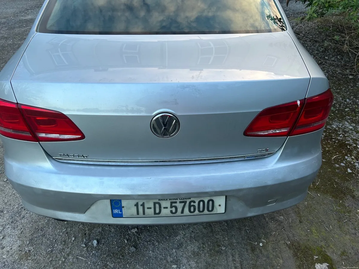 Volkswagen Passat 2011 - Image 3