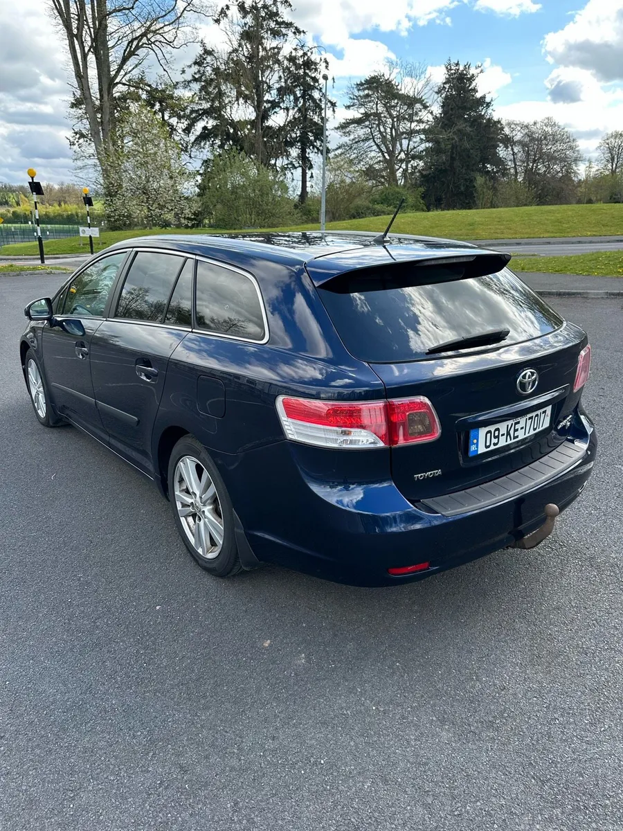 Toyota Avensis T4 Estate - Image 2