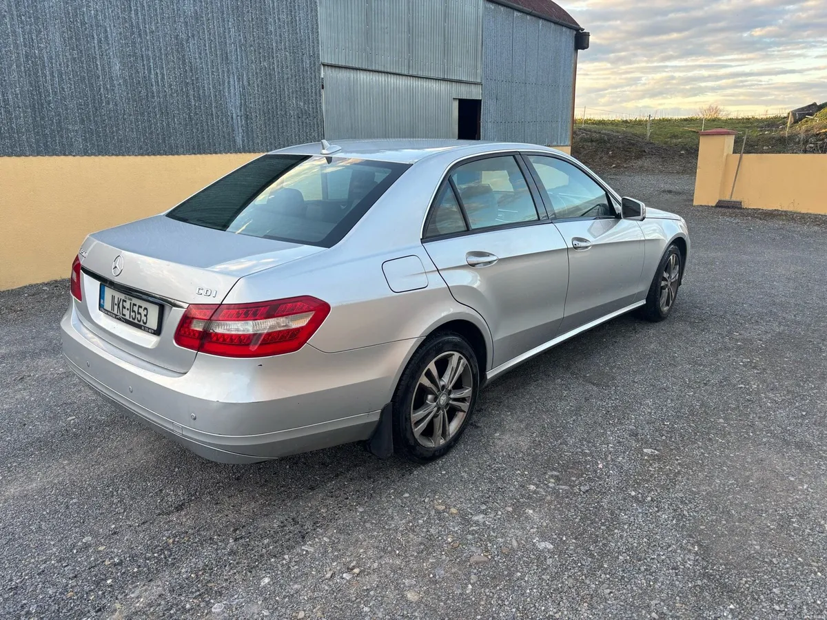 Mercedes e200 - Image 3