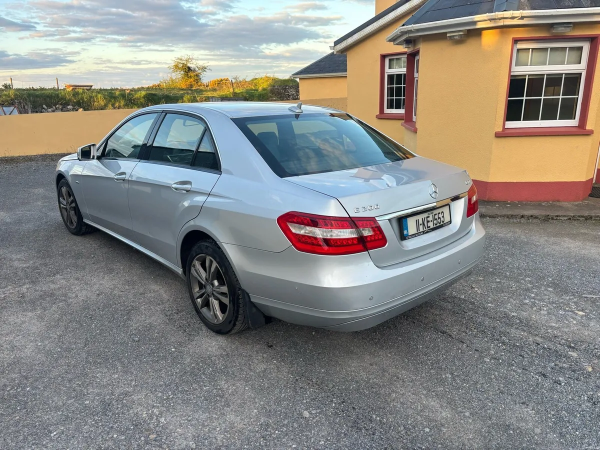Mercedes e200 - Image 4