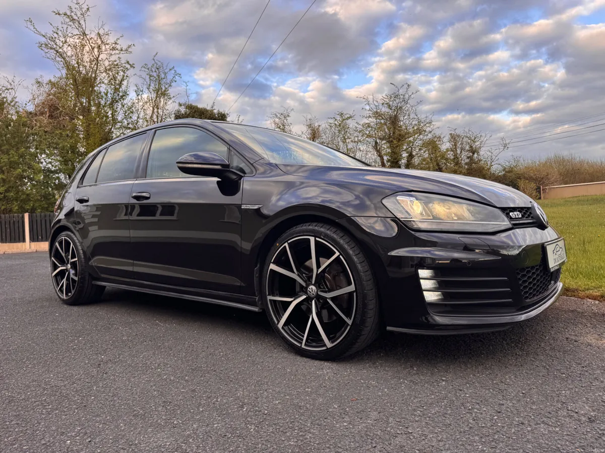 2017 Volkswagen Golf GTD - Image 4