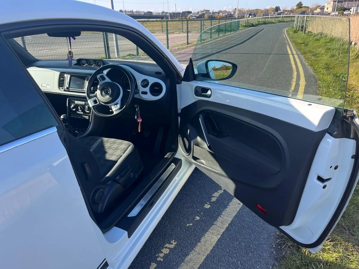 Volkswagen Beetle 2018 - Image 4