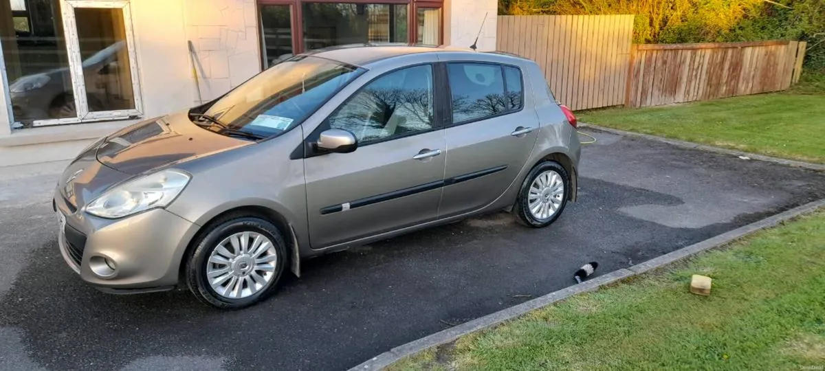 2011 Renault Clio. Excellent condition, 181276km - Image 1
