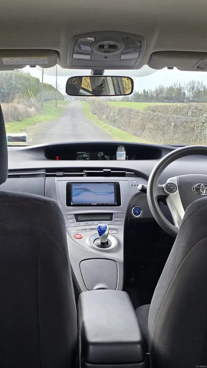 Toyota Prius 2015 - Image 2