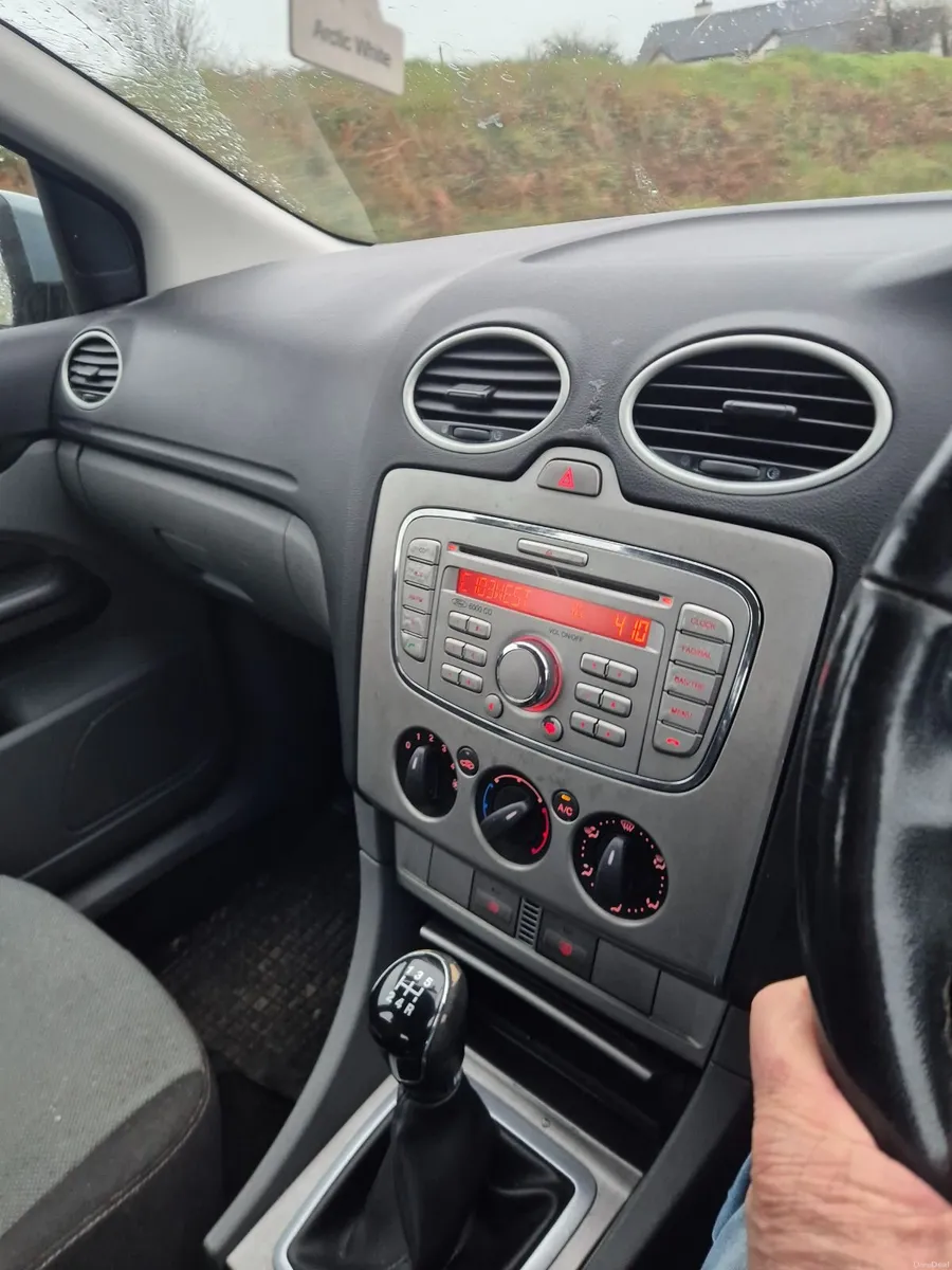 Ford Focus 2010 - Image 6