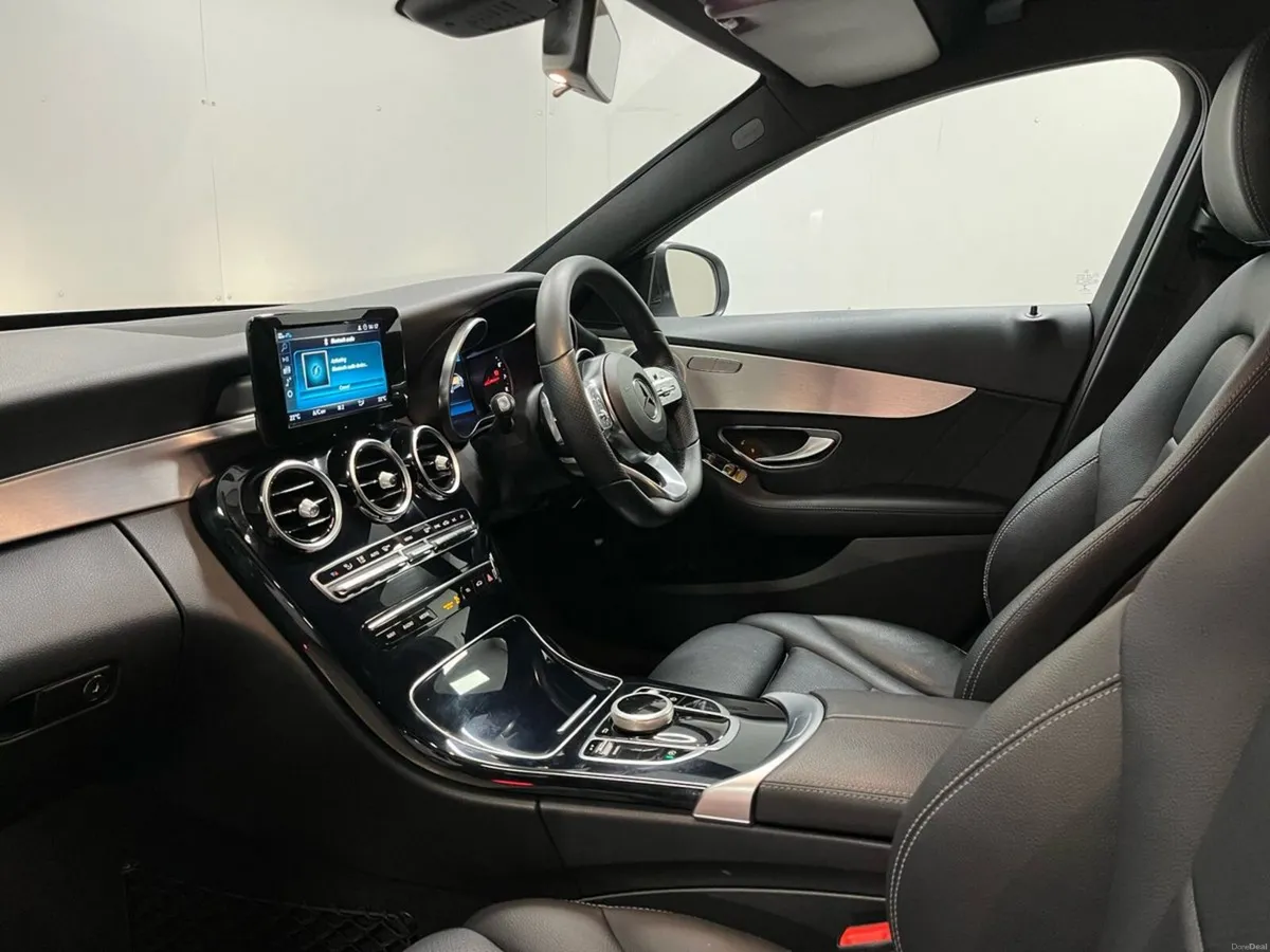 Mercedes-Benz C-Class C200 Avantgarde - Reversing - Image 6