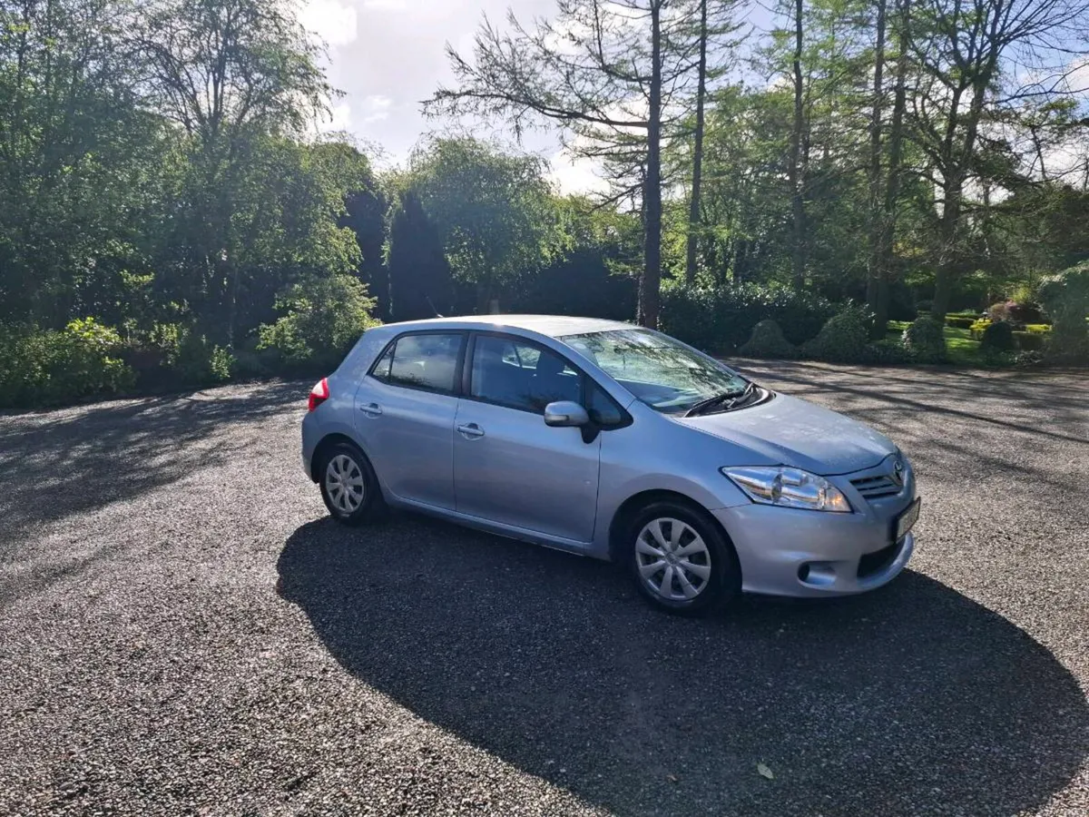Toyota Auris 1.4 diesel, Only 94,000kms 1 owner - Image 2
