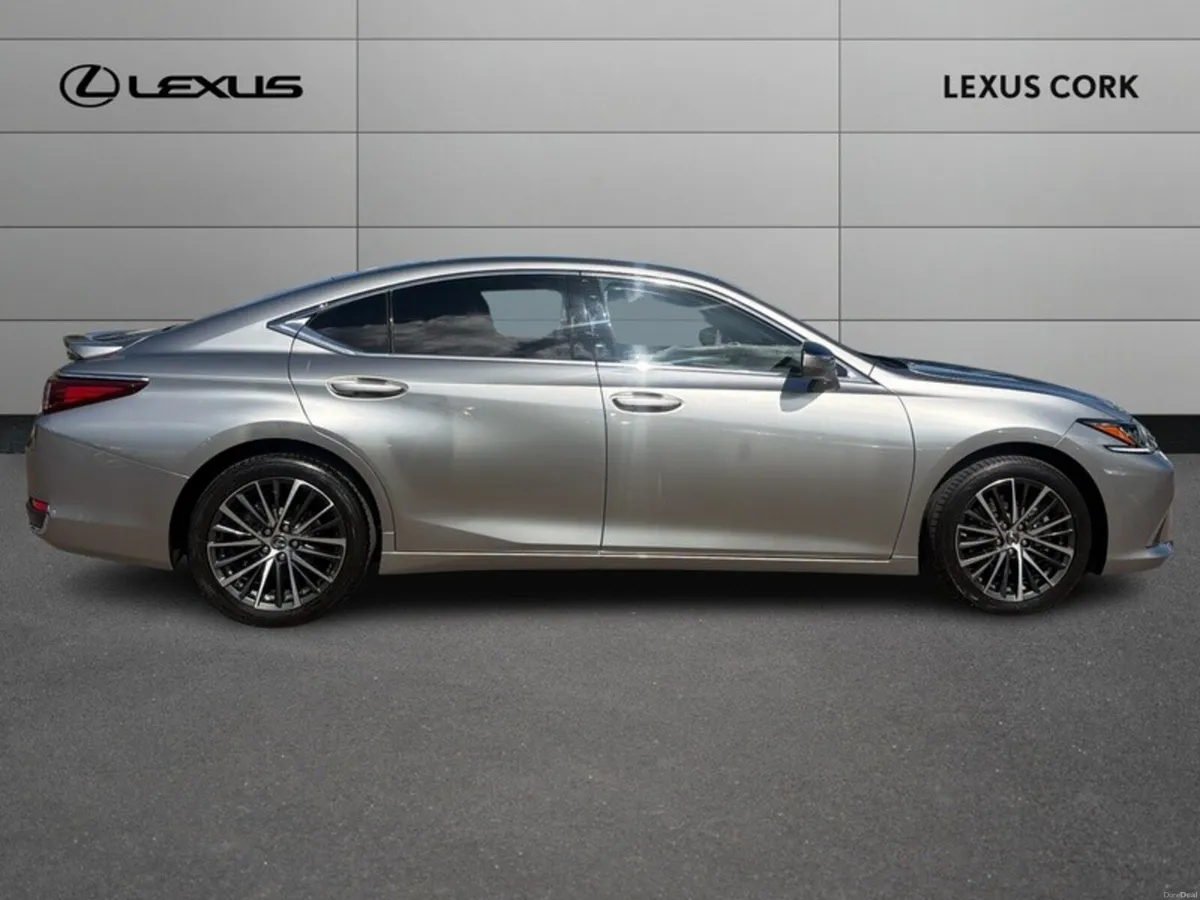Lexus ES ES300h Dynamic - Image 4
