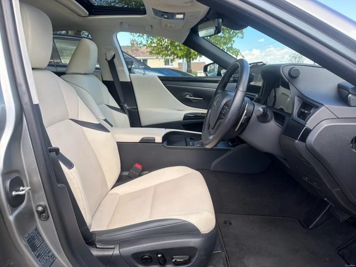 Lexus ES ES300h Dynamic - Image 6