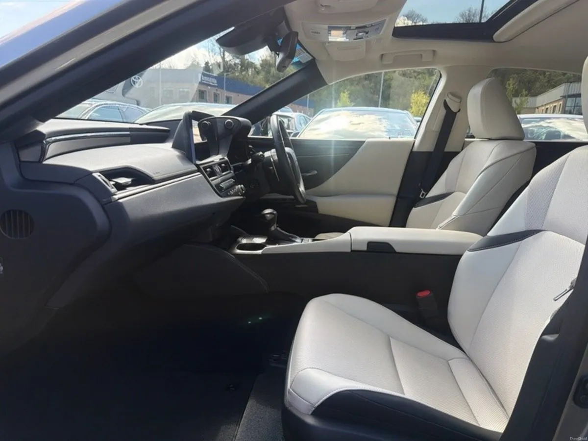 Lexus ES ES300h Dynamic - Image 2