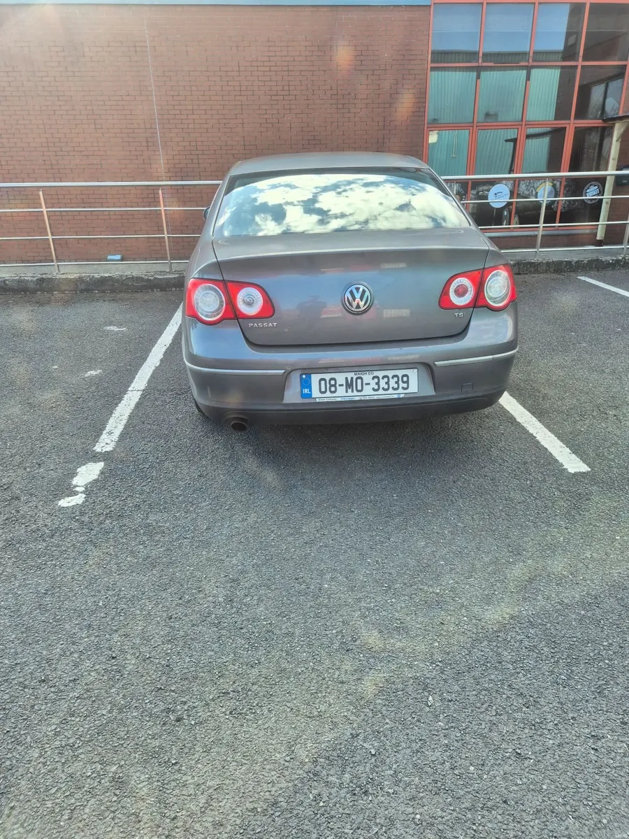 Volkswagen Passat 2008 - Image 2