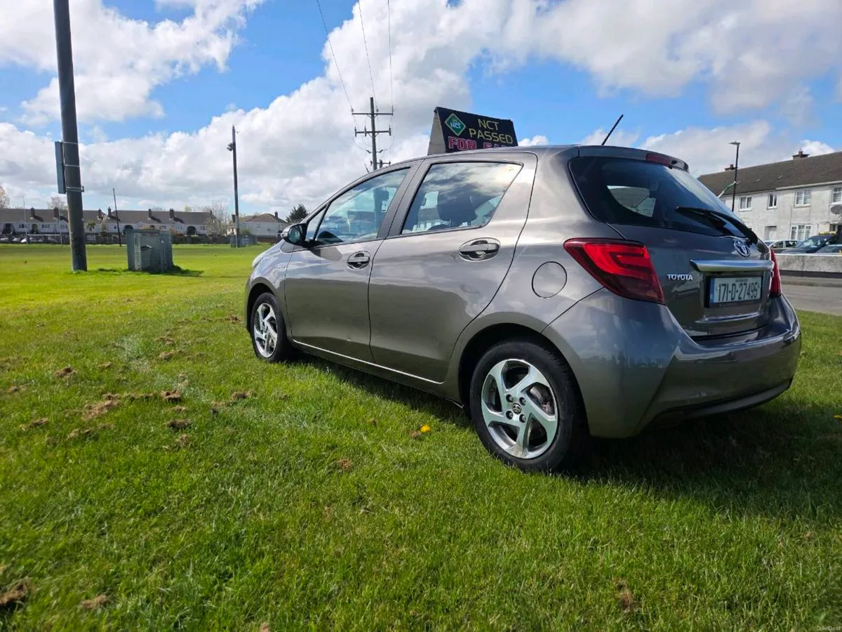 2017 TOYOTA YARIS HYBRID LUXURY LOW MILEAGE AUTO - Image 3