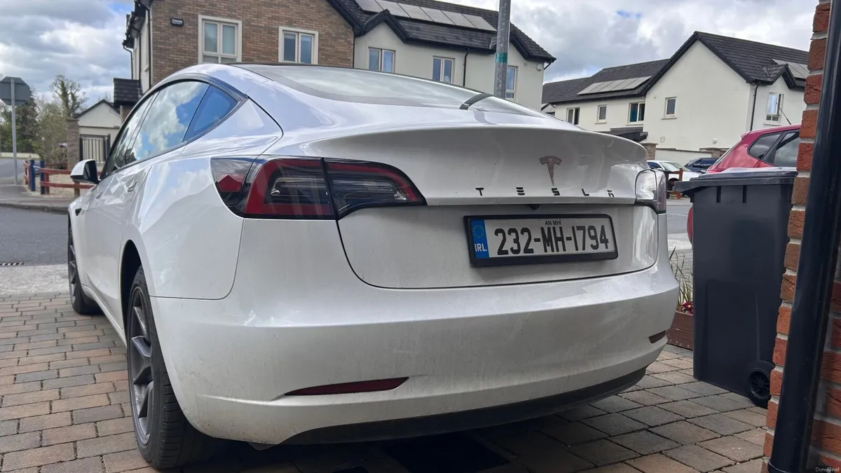 Tesla Model 3 2023 - Image 3
