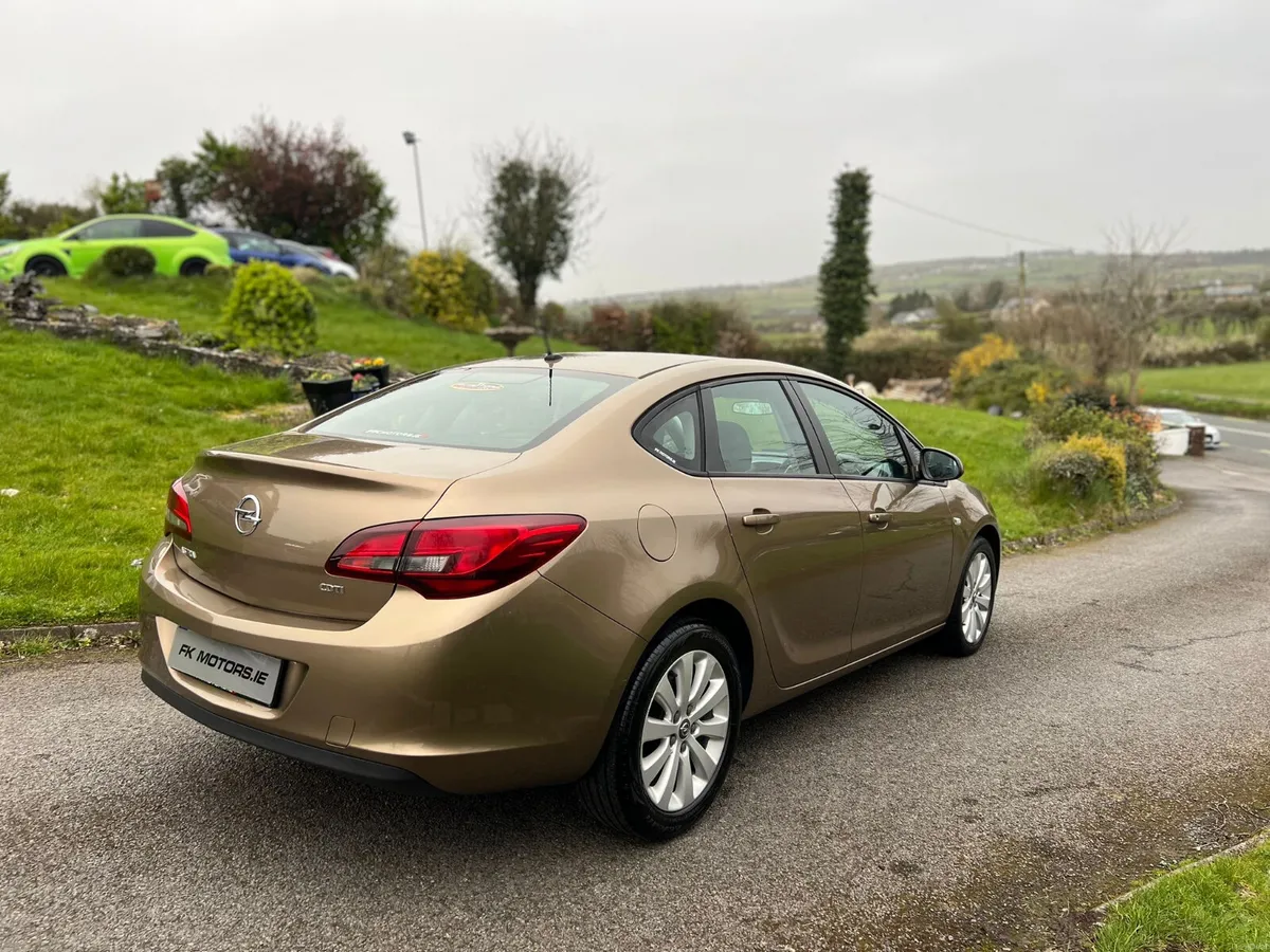 Opel Astra 2013 - Image 4