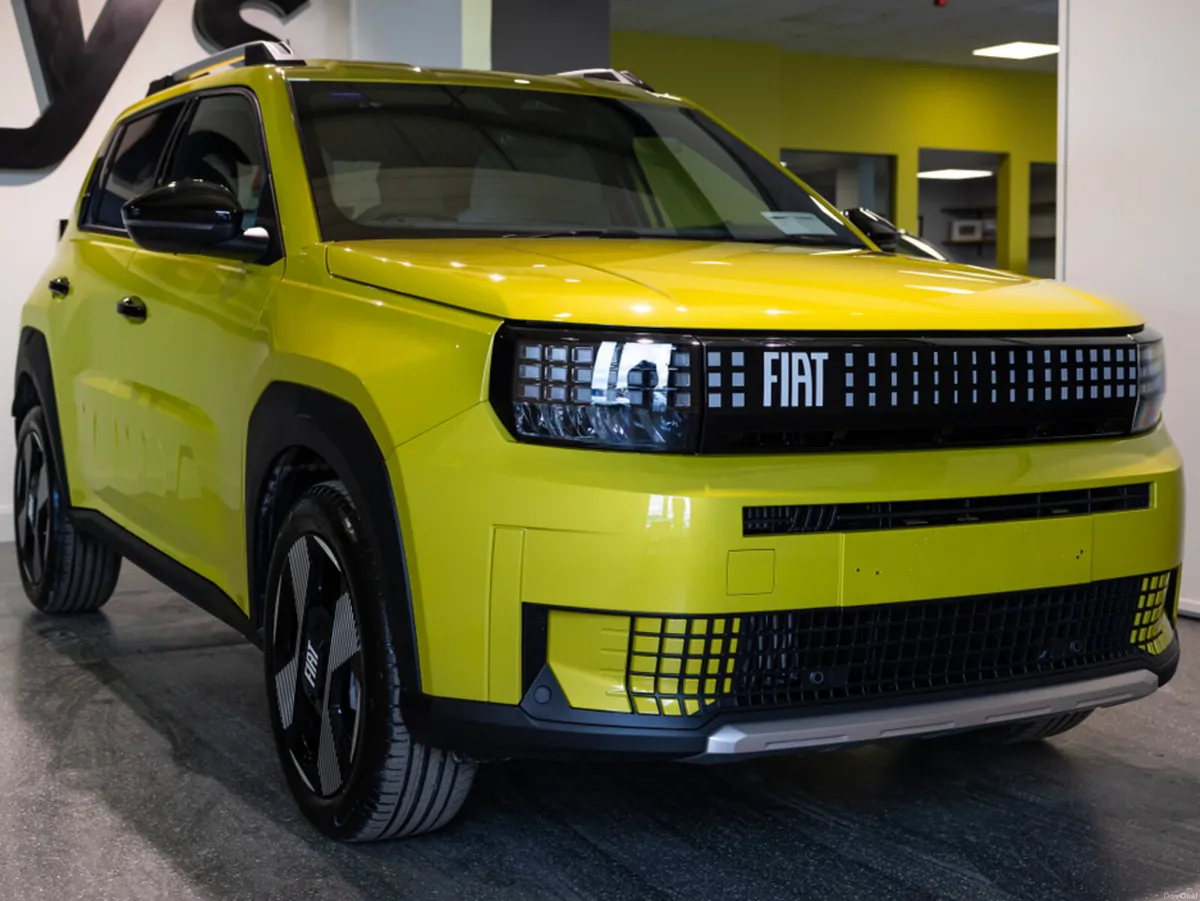 Fiat Grande Panda LA PRIMA 1.2 110HP 48V HYBRID eD - Image 1