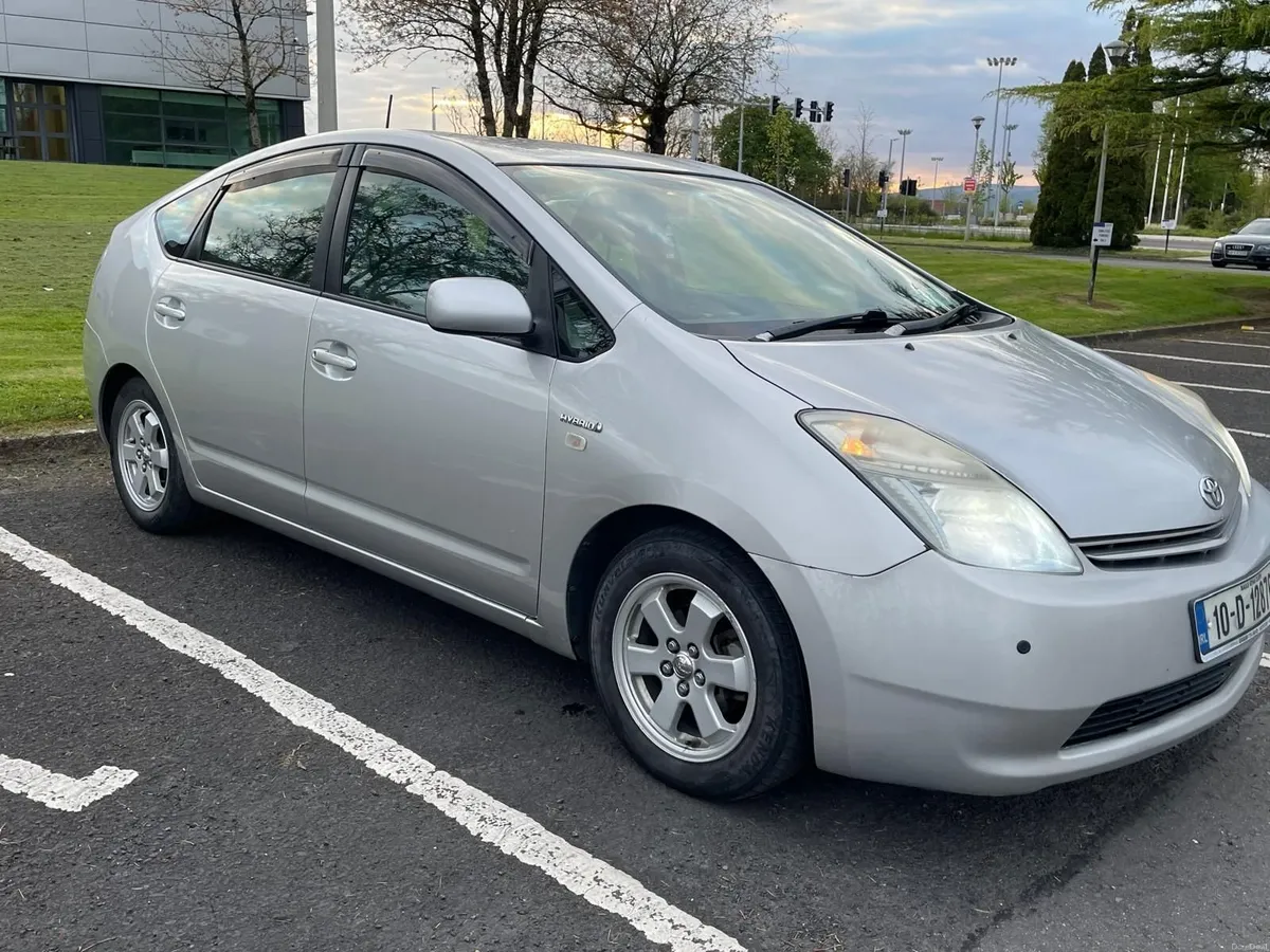 Toyota Prius 2010 Automatic 1.5 - Image 2