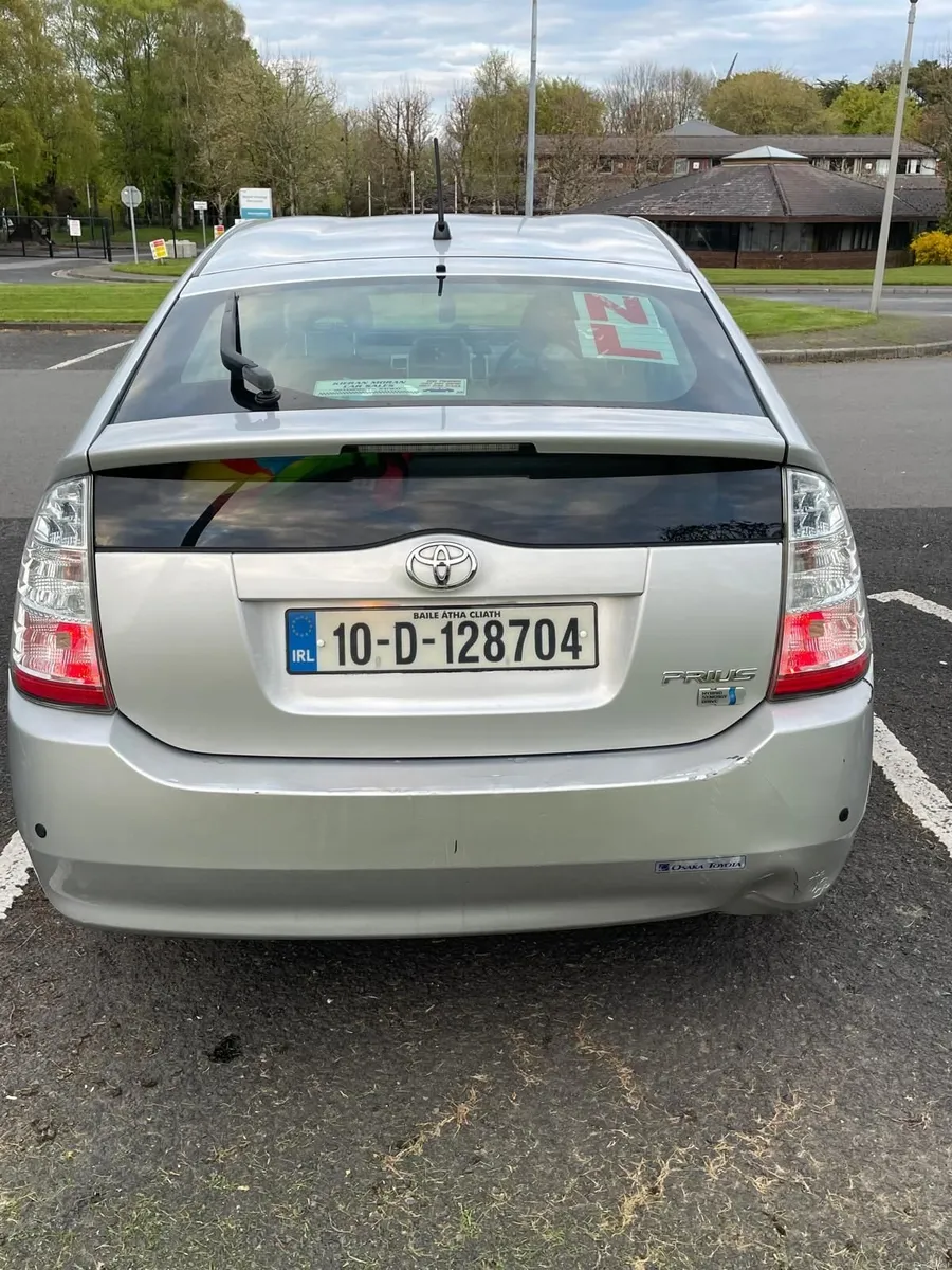 Toyota Prius 2010 Automatic 1.5 - Image 4