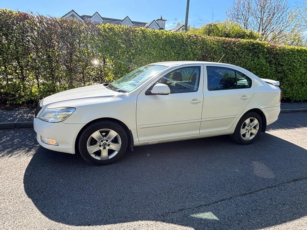 2011 Octavia 1.6 TDI Elegance…NCT 06/27! Tax 06/26 - Image 2
