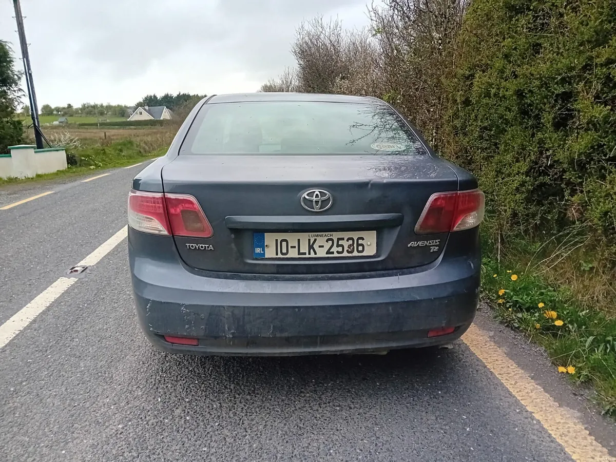 Toyota Avensis 2010 - Image 2