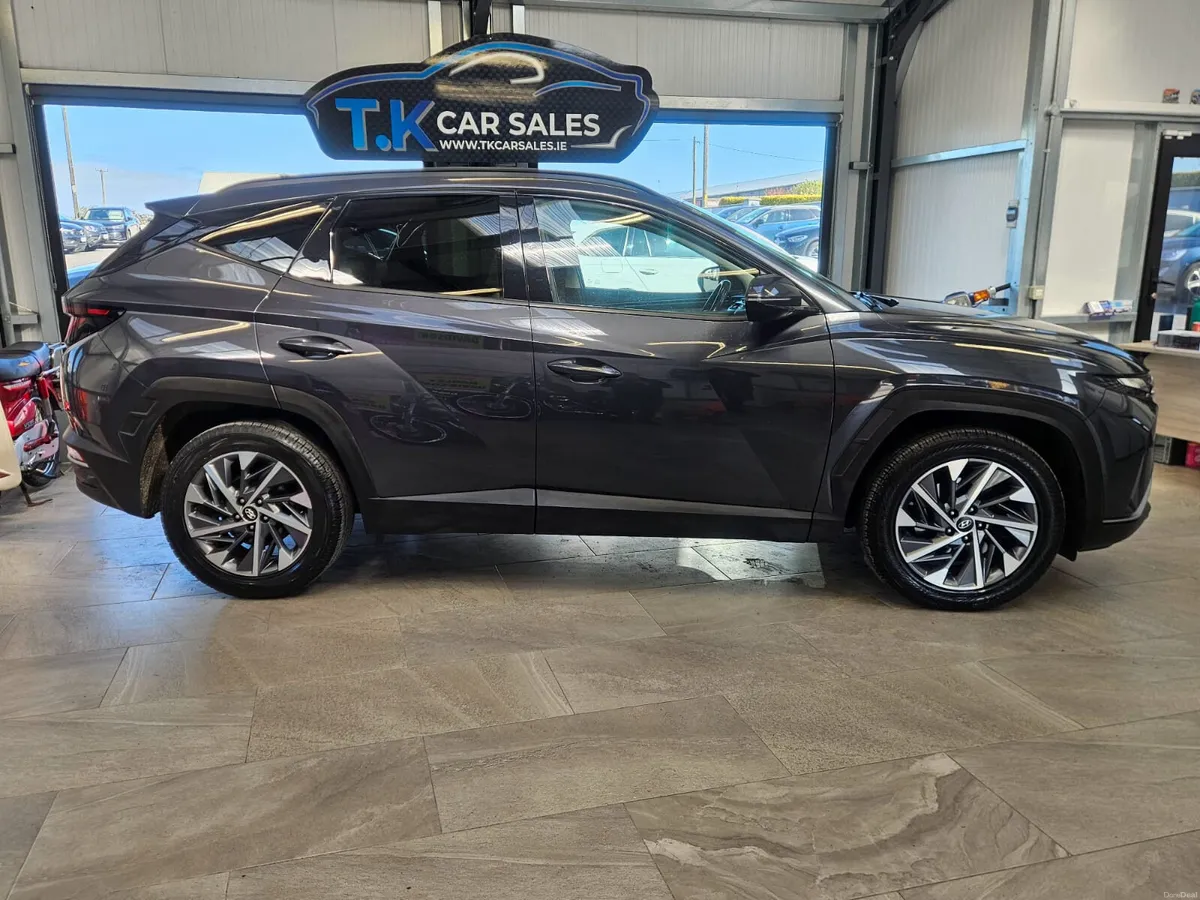 211 HYUNDAI TUCSON EXECUTIVE - Image 3