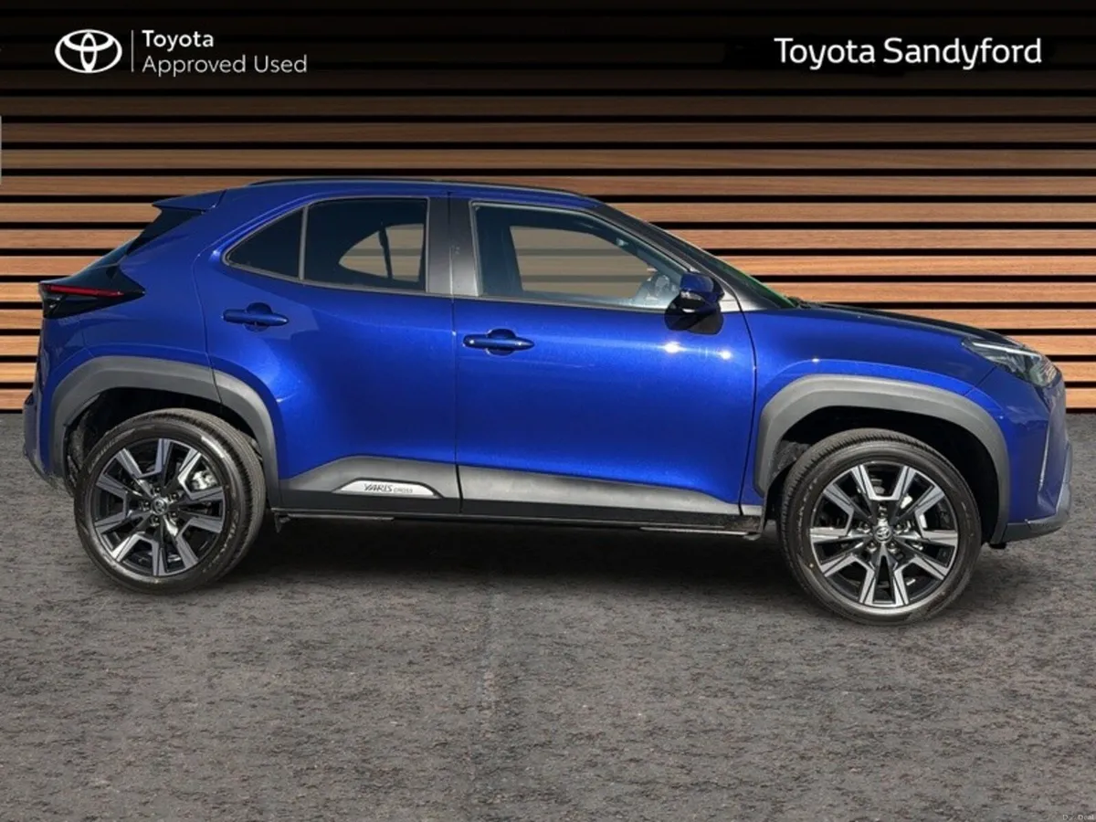 Toyota Yaris Cross SOL DEMO TOP SPEC PLUS 3 FREE S - Image 3
