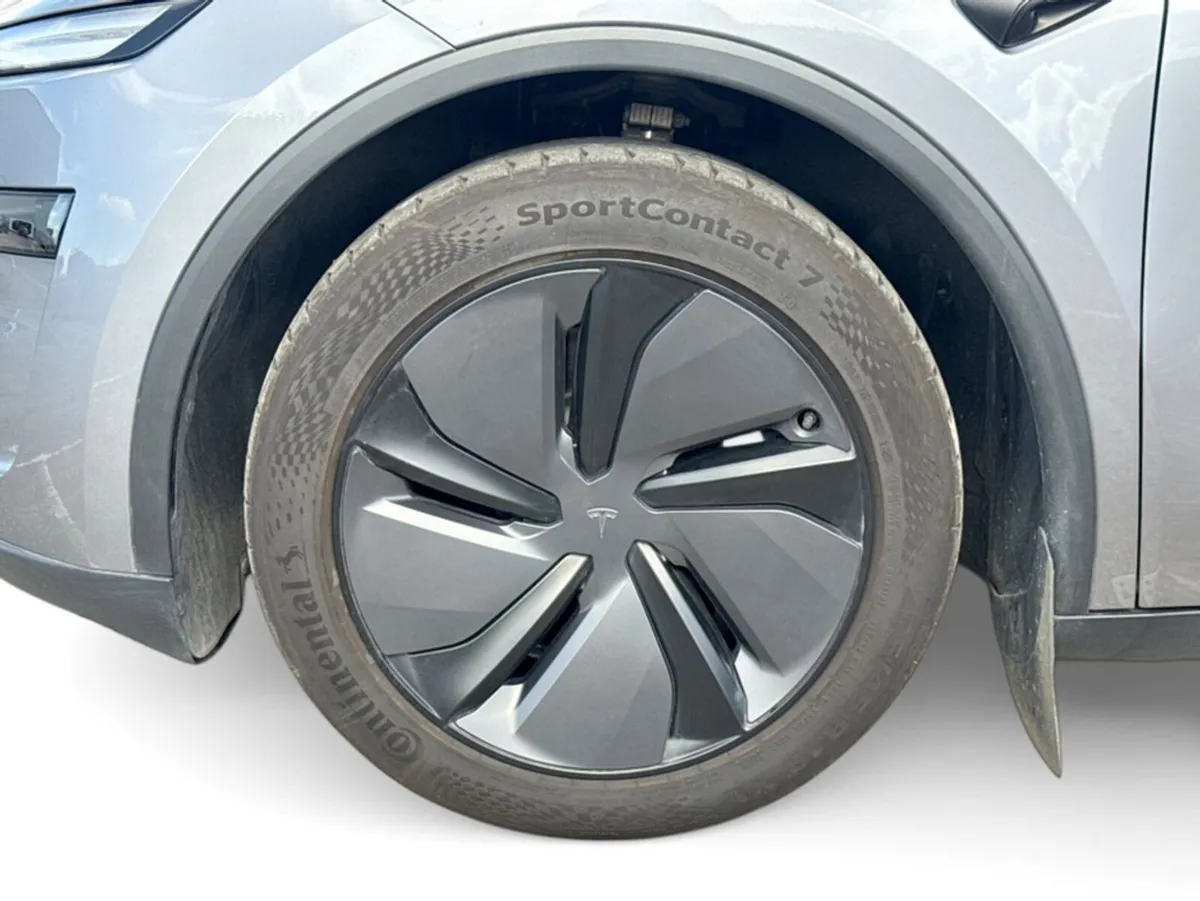 Tesla Model Y Premium Long Range All Wheel Drive - Image 4